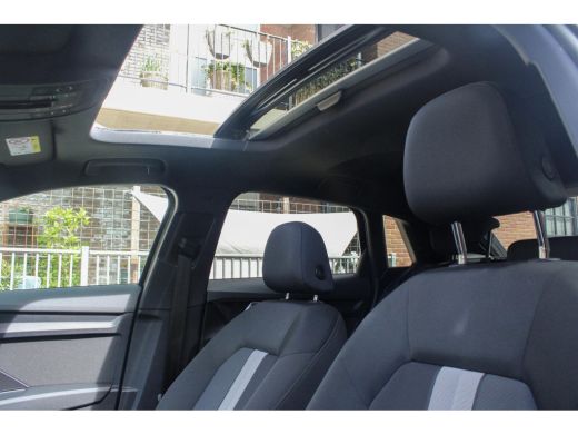 Audi A3 Sportback 40 TFSI e Adv.Ed. PANO | StoelVW | HUD    Onder andere voorzien van: Panorama dak, lane... ActivLease financial lease