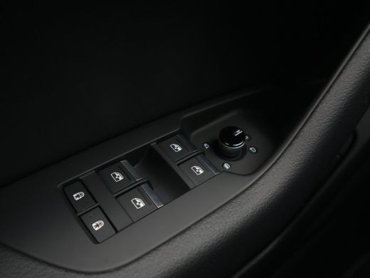 Audi A6 Avant 40 TFSI 204 pk S line edition Competition Panodak, Trekhaak, Navi, Ambient light ActivLease financial lease