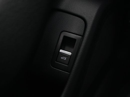 Audi A6 Avant 40 TFSI 204 pk S line edition Competition Panodak, Trekhaak, Navi, Ambient light ActivLease financial lease