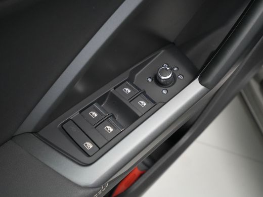 Audi Q3 35 TFSI Pro Line S Line Navigatie Pdc Cruise Lm Velgen 115 ActivLease financial lease