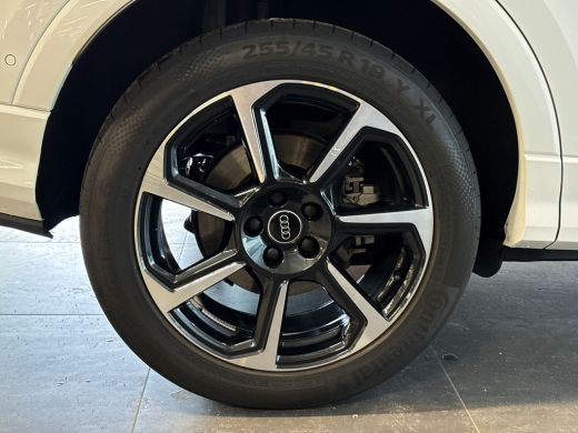 Audi Q3 45 TFSIe 245pk s-tronic S edition | Dodehoeksensoren | Stoelverwarming | Adaptive Cruise Control ActivLease financial lease