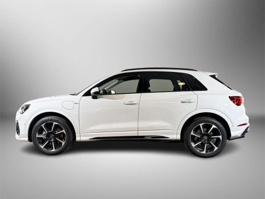 Audi Q3 45 TFSIe 245pk s-tronic S edition | Dodehoeksensoren | Stoelverwarming | Adaptive Cruise Control ActivLease financial lease