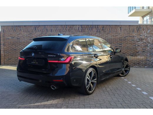 BMW 3 Serie Touring 330E XDRIVE TOURING | Pano | Camera |HUD onder andere voorzien van Panorama dak, ACC, Ach... ActivLease financial lease
