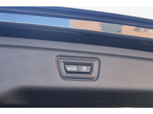 BMW 3 Serie Touring 330E XDRIVE TOURING | Pano | Camera |HUD onder andere voorzien van Panorama dak, ACC, Ach... ActivLease financial lease