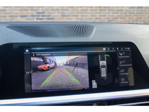 BMW 3 Serie Touring 330E XDRIVE TOURING | Pano | Camera |HUD onder andere voorzien van Panorama dak, ACC, Ach... ActivLease financial lease