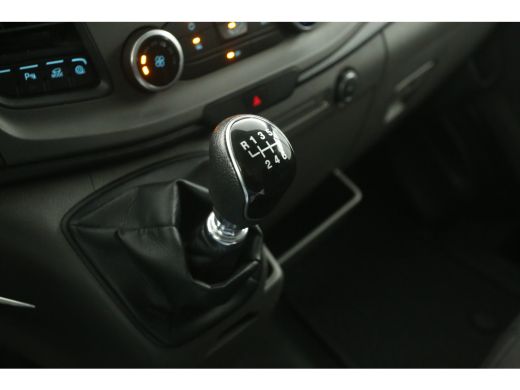 Ford Transit 2.0 TDCI L3H2 130PK Airco Camera Cruise PDC 3 Persoons LED Elektrpakket Trekhaak ActivLease financial lease