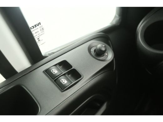 Iveco Daily 35C16H 2.3 410 157PK Dubbellucht Laadklep Bakwagen Laadbak Airco 3 Persoons Elektrpakket ActivLease financial lease