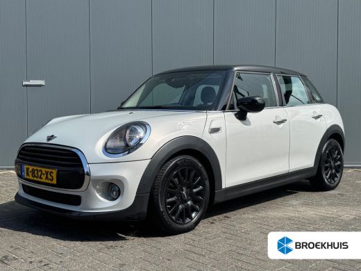 Mini Cooper 1.5 Business Edition Climate control | Boordcomputer | Cruise control | Lichtmetalen velgen | Nav...