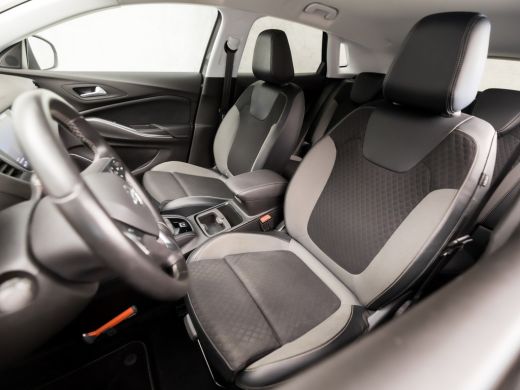 Opel Grandland X 1.2 Turbo Sport (APPLE CARPLAY, GROOT NAVI, CAMERA, LEDER, GETINT GLAS, SPORTSTOELEN, PARKEERSE... ActivLease financial lease