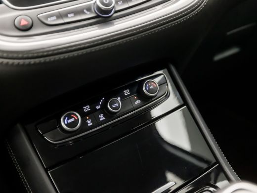 Opel Grandland X 1.2 Turbo Sport (APPLE CARPLAY, GROOT NAVI, CAMERA, LEDER, GETINT GLAS, SPORTSTOELEN, PARKEERSE... ActivLease financial lease