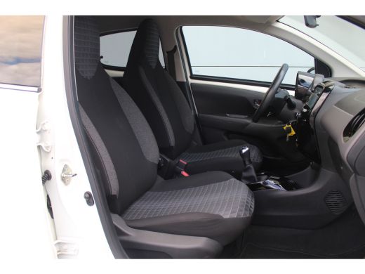 Peugeot 108 1.0 e-VTi Allure | Camera | Climate C. | 15" LMV | CarPlay | Privacy Glass | | Camera | Climate C... ActivLease financial lease