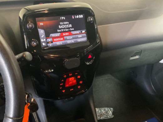 Peugeot 108 Peugeot 1.0 e-VTi Allure | Camera | Climate C. | 15" LMV | CarPlay | Privacy Glass | | Camera | C... ActivLease financial lease