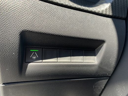 Peugeot 208 Hybrid 100 e-DCS6 GT | Achterbank in delen neerklapbaar | Achteruitrijcamera | Afwijkende dakkleur ActivLease financial lease