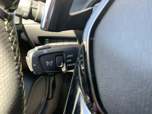 Peugeot 208 Hybrid 100 e-DCS6 GT | Achterbank in delen neerklapbaar | Achteruitrijcamera | Afwijkende dakkleur ActivLease financial lease