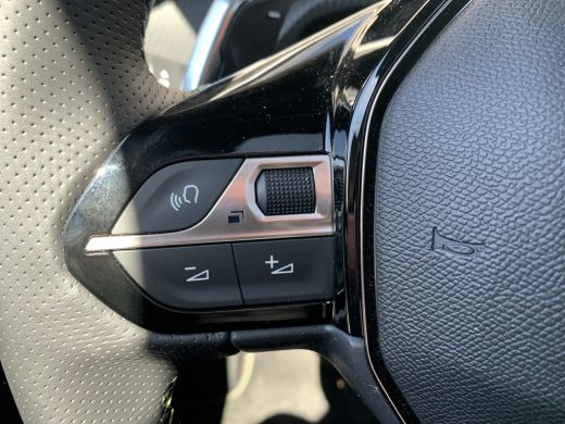 Peugeot 208 Hybrid 100 e-DCS6 GT | Achterbank in delen neerklapbaar | Achteruitrijcamera | Afwijkende dakkleur ActivLease financial lease