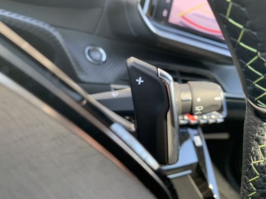 Peugeot 208 Hybrid 100 e-DCS6 GT | Achterbank in delen neerklapbaar | Achteruitrijcamera | Afwijkende dakkleur ActivLease financial lease