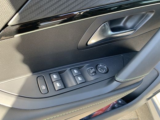 Peugeot 208 Hybrid 100 e-DCS6 GT | Achterbank in delen neerklapbaar | Achteruitrijcamera | Afwijkende dakkleur ActivLease financial lease