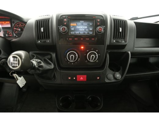 Peugeot Boxer 330 2.0 BlueHDI L2H2 Airco Camera Cruise 3 Persoons Ladder Parkeersensoren Trekhaak ActivLease financial lease