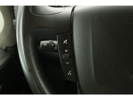 Peugeot Boxer 330 2.0 BlueHDI L2H2 Airco Camera Cruise 3 Persoons Ladder Parkeersensoren Trekhaak ActivLease financial lease