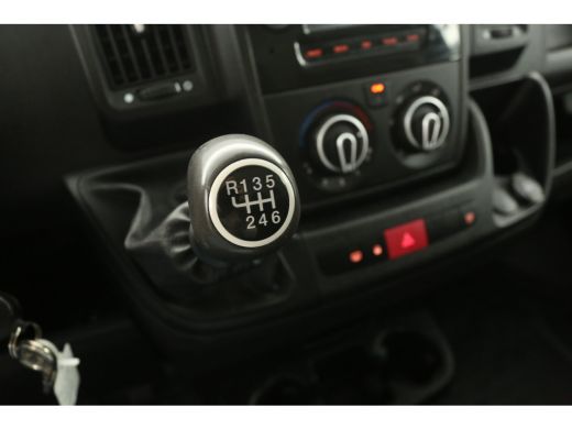 Peugeot Boxer 330 2.0 BlueHDI L2H2 Airco Camera Cruise 3 Persoons Ladder Parkeersensoren Trekhaak ActivLease financial lease