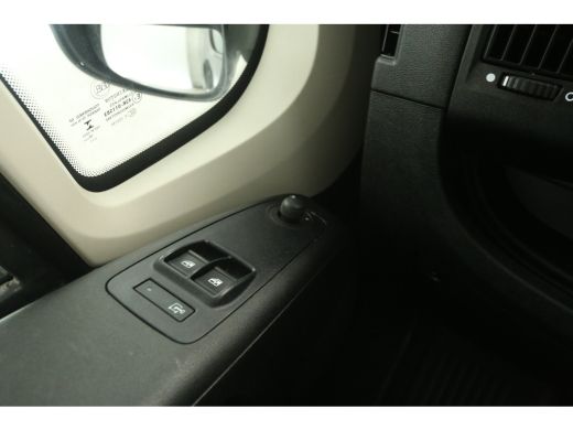 Peugeot Boxer 330 2.0 BlueHDI L2H2 Airco Camera Cruise 3 Persoons Ladder Parkeersensoren Trekhaak ActivLease financial lease