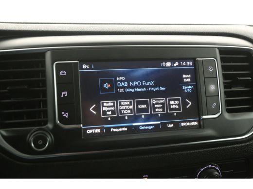 Peugeot Expert 1.5 BlueHDI L1H1 Airco Cruise Carplay LED Head-up Display Trekhaak Navi PDC 3 Persoons 17"LMV ActivLease financial lease