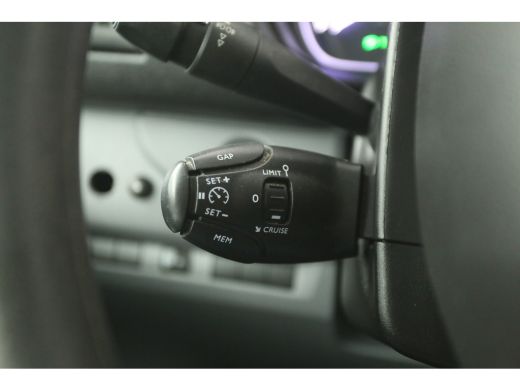 Peugeot Expert 1.5 BlueHDI L1H1 Airco Cruise Carplay LED Head-up Display Trekhaak Navi PDC 3 Persoons 17"LMV ActivLease financial lease