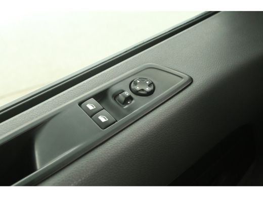 Peugeot Expert 1.5 BlueHDI L1H1 Airco Cruise Carplay LED Head-up Display Trekhaak Navi PDC 3 Persoons 17"LMV ActivLease financial lease