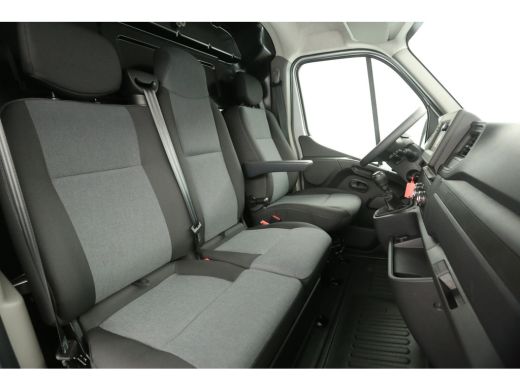 Renault Master T35 2.3 dCi 135 L3H2 NIEUW | BPM VRIJ | Airco Cruise Camera Navigatie PDC 3 Persoons LED Trekhaak ActivLease financial lease