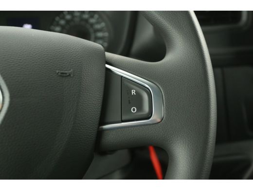 Renault Master T35 2.3 dCi 135 L3H2 NIEUW | BPM VRIJ | Airco Cruise Camera Navigatie PDC 3 Persoons LED Trekhaak ActivLease financial lease