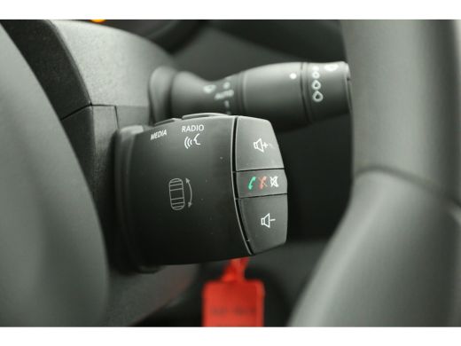 Renault Master T35 2.3 dCi 135 L3H2 NIEUW | BPM VRIJ | Airco Cruise Camera Navigatie PDC 3 Persoons LED Trekhaak ActivLease financial lease