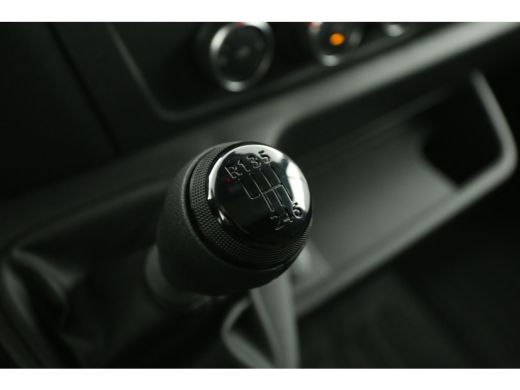 Renault Master T35 2.3 dCi 135 L3H2 NIEUW | BPM VRIJ | Airco Cruise Camera Navigatie PDC 3 Persoons LED Trekhaak ActivLease financial lease