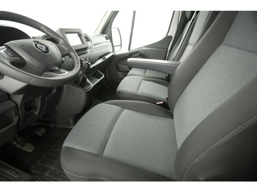Renault Master T35 2.3 dCi 135 L3H2 NIEUW | BPM VRIJ | Airco Cruise Camera Navigatie PDC 3 Persoons LED Trekhaak ActivLease financial lease