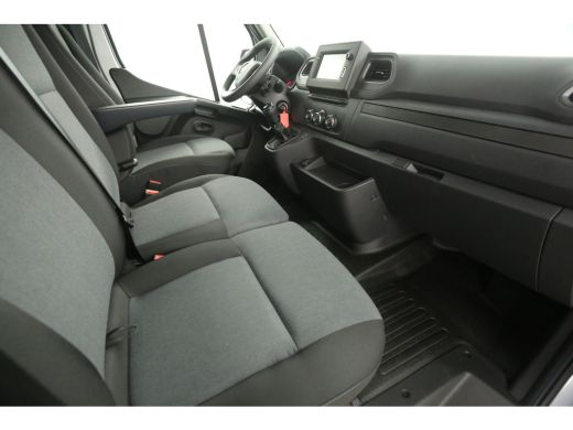 Renault Master T35 2.3 dCi 135 L3H2 NIEUW | BPM VRIJ | Airco Cruise Camera Navigatie PDC 3 Persoons LED Trekhaak ActivLease financial lease
