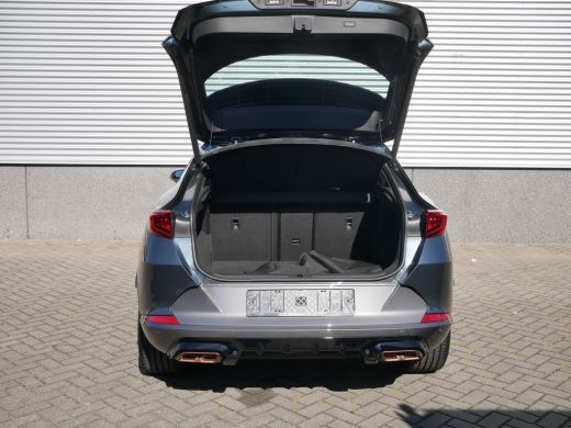 Seat Formentor CUPRA  1.4 e-hybrid  VZ 245PK | Achteruitrijcamera | Lichtmetalen velgen 19" | Wegklapbare trekhaak ActivLease financial lease