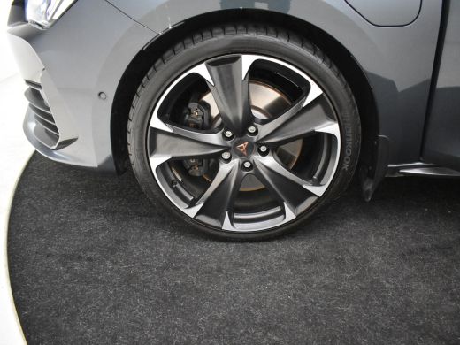 Seat Leon Sportstourer 1.4 e-Hybrid 245pk PHEV VZ Performance | Trekhaak | Adaptief cruise control | Park assist | Camer... ActivLease financial lease