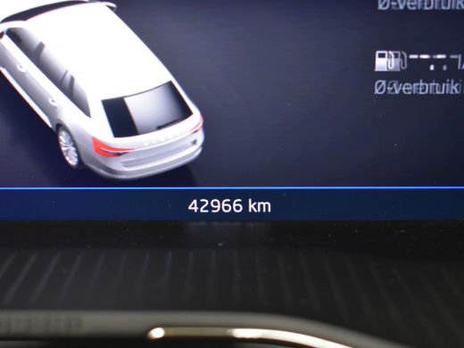 Skoda Superb Combi 1.4 TSI 218pk PHEV iV L&K Executive | Panorama dak | Trekhaak | Canton audio | leder bekled... ActivLease financial lease