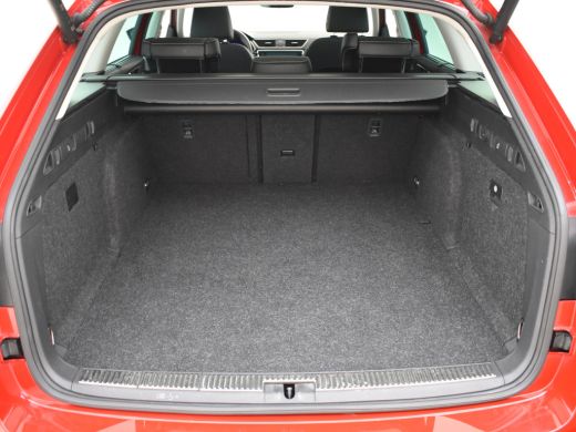 Skoda Superb Combi 1.4 TSI 218pk PHEV iV L&K Executive | Panorama dak | Trekhaak | Canton audio | leder bekled... ActivLease financial lease