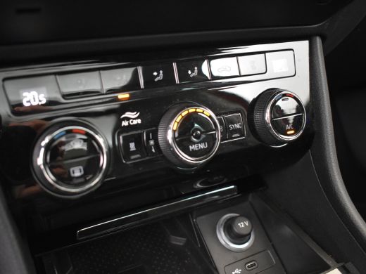 Skoda Superb Combi 1.4 TSI 218pk PHEV iV L&K Executive | Panorama dak | Trekhaak | Canton audio | leder bekled... ActivLease financial lease
