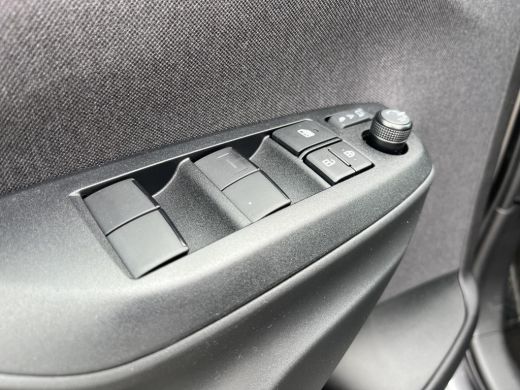 Toyota Yaris Cross 1.5 Hybrid 115 First Edition | Navigatie | Apple CarPlay/Android auto | Stuur en stoelverwarming ActivLease financial lease