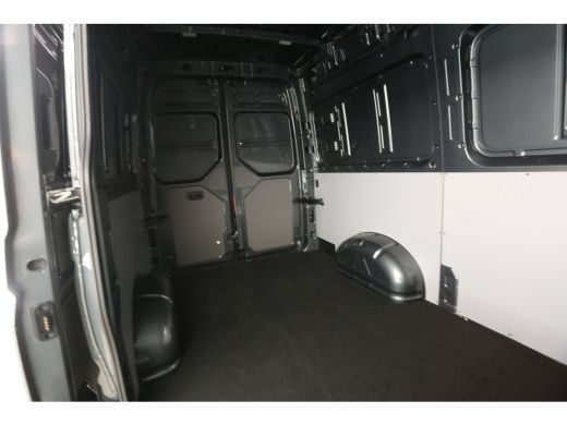 Volkswagen Crafter 2.0 TDI DSG HIGHLINE EXCLUSIVE L3H3 | FACELIFT MODEL | BPM VRIJ | NIEUW 3000KG TREKHAAK VIRTUAL A... ActivLease financial lease