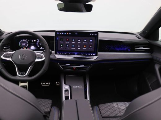 Volkswagen Passat Variant 1.5 eHybrid R-Line Business 272PK DSG matrix led, trekhaak, 360gr. camera, head-up, panor... ActivLease financial lease
