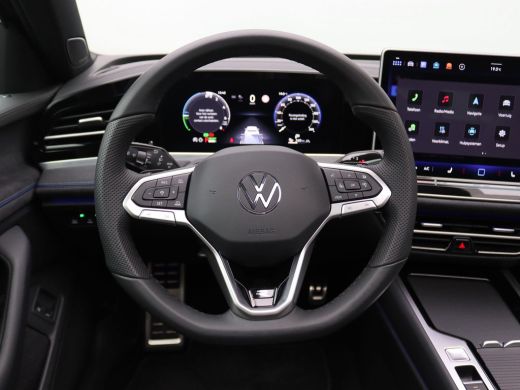Volkswagen Passat Variant 1.5 eHybrid R-Line Business 272PK DSG matrix led, trekhaak, 360gr. camera, head-up, panor... ActivLease financial lease