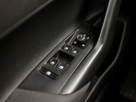 Volkswagen Polo 1.0 TSI R-Line Sport Automaat (SCHUIFDAK, 2X R-LINE, DIGITAL COCKPIT, APPLE CARPLAY, GROOT NAVI, ... ActivLease financial lease