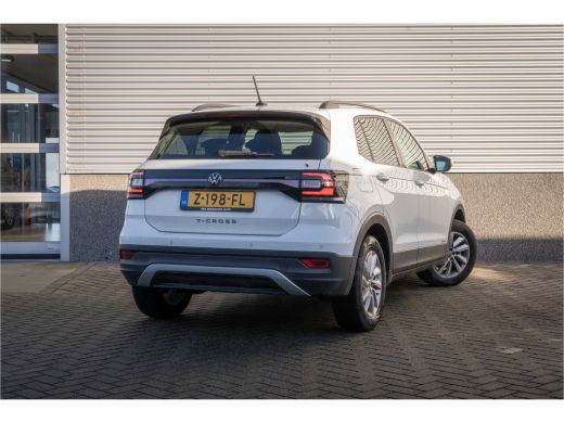 Volkswagen T-Cross Volkswagen 1.0 95pk TSI Life |Navigatie| Getint glas| Parkeersensoren v+a | ActivLease financial lease