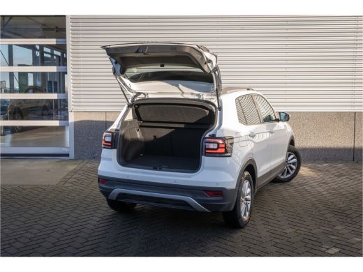 Volkswagen T-Cross Volkswagen 1.0 95pk TSI Life |Navigatie| Getint glas| Parkeersensoren v+a | ActivLease financial lease
