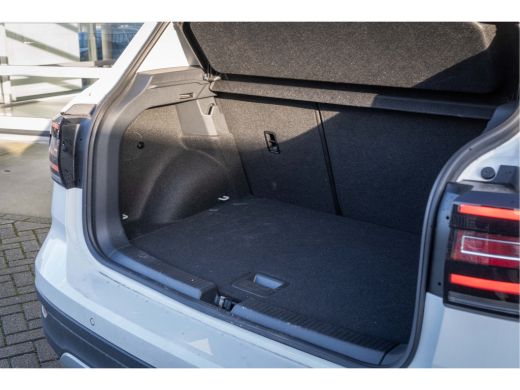 Volkswagen T-Cross Volkswagen 1.0 95pk TSI Life |Navigatie| Getint glas| Parkeersensoren v+a | ActivLease financial lease