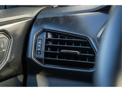 Volkswagen T-Cross Volkswagen 1.0 95pk TSI Life |Navigatie| Getint glas| Parkeersensoren v+a | ActivLease financial lease