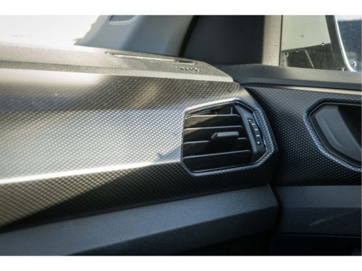 Volkswagen T-Cross Volkswagen 1.0 95pk TSI Life |Navigatie| Getint glas| Parkeersensoren v+a | ActivLease financial lease