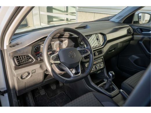 Volkswagen T-Cross Volkswagen 1.0 95pk TSI Life |Navigatie| Getint glas| Parkeersensoren v+a | ActivLease financial lease